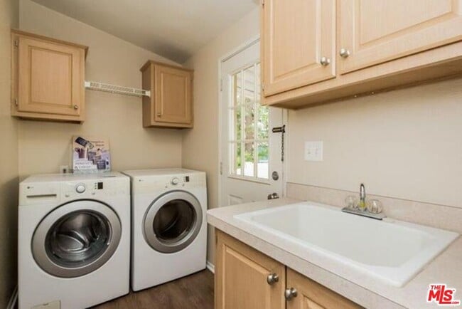 Building Photo - 196 Cherokee