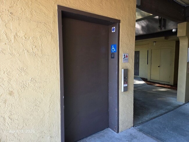 Building Photo - Spacious Downtown Sacramento Condo