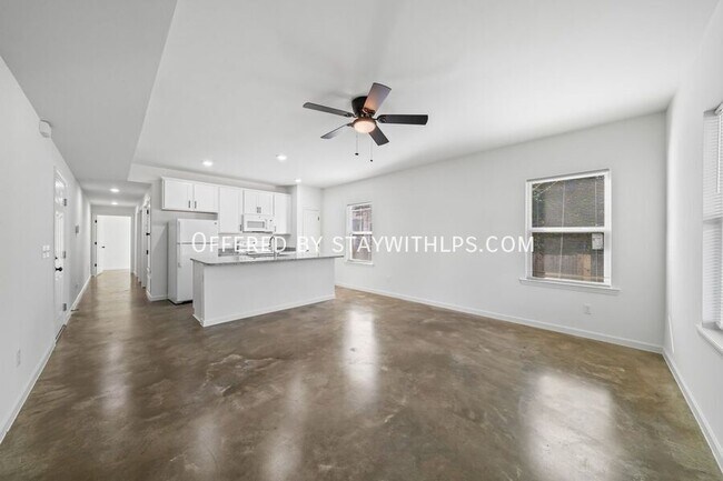 Building Photo - 1571 Court Ave