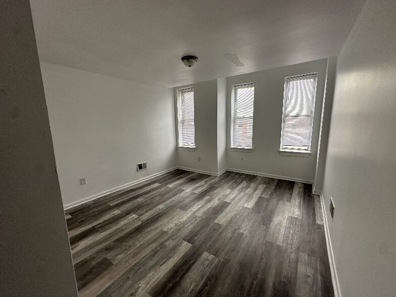 Building Photo - 1816 W Lanvale St