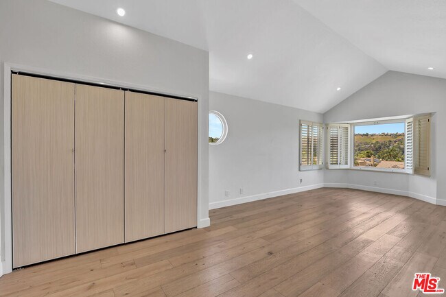 Building Photo - 24701 Cll Conejo