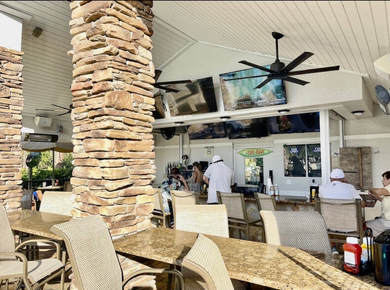 Building Photo - 10480 Washingtonia Palm Way
