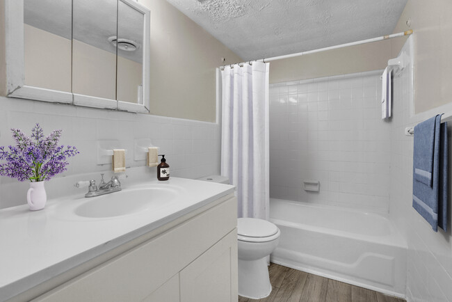 Bathroom - Abby Ridge Apartment Homes 3136 M.L.K. Jr ...