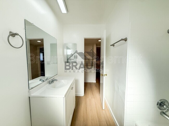 Building Photo - 6039 Whitsett Ave