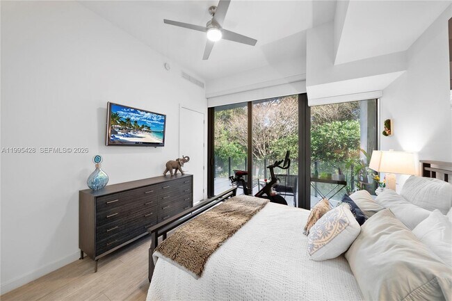 Building Photo - 2831 S Bayshore Dr