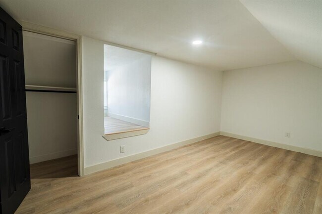 Building Photo - 1402 Bayou Shore Dr