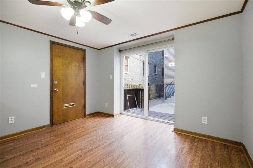 Building Photo - 1128 W Diversey Pkwy