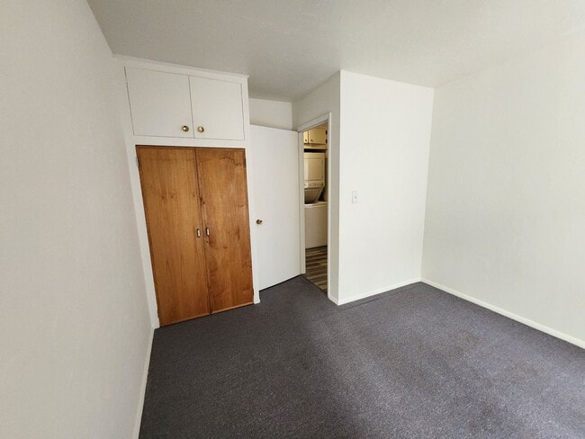 Building Photo - 221 - Steelhead Ave Duplex