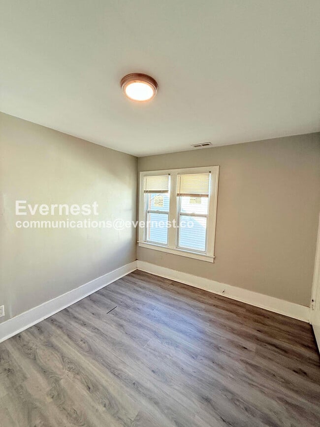 Building Photo - 5513 Somerset Ave