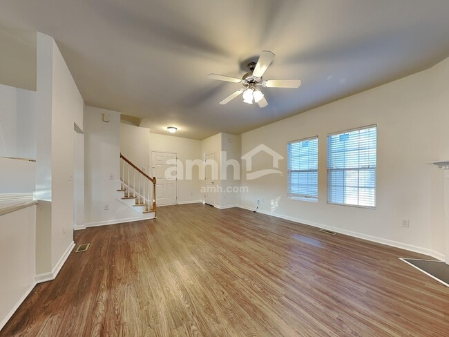 Building Photo - 704 Marjam Ln