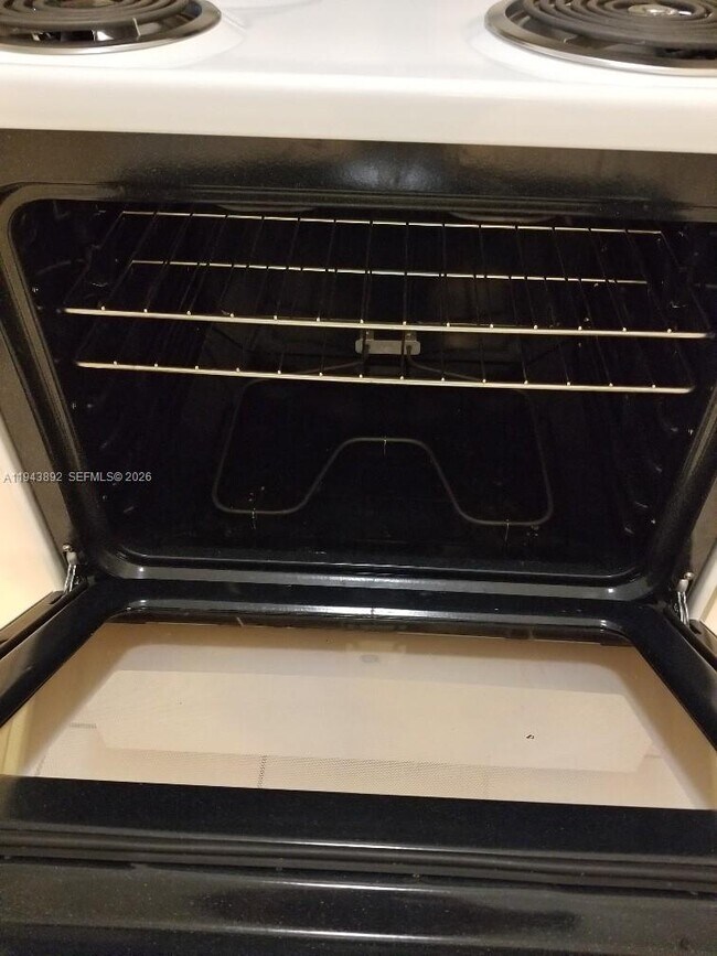 Building Photo - 1663 SE 27th Dr