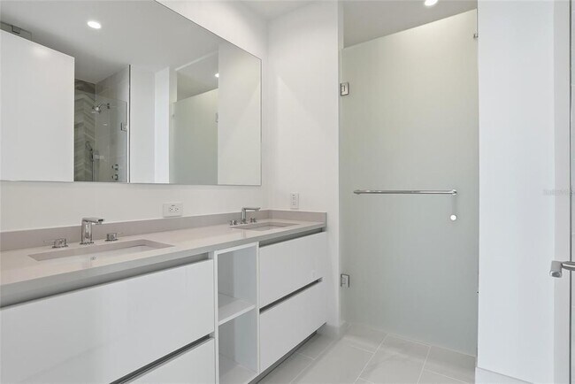 Building Photo - 400 Central Ave