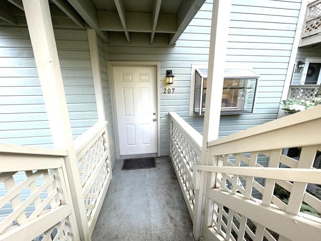 Welcome home! - 3433 McNary Pky