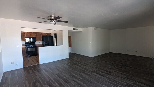 Building Photo - 6801 N Camino De La Tierra