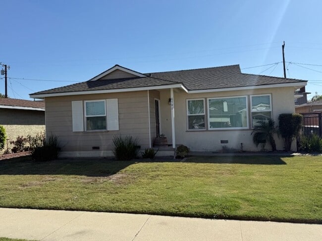 Primary Photo - WONDERFUL LAKEWOOD HOME-NEW ON MARKET!!