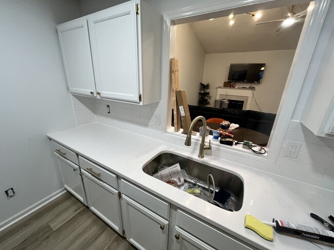 Building Photo - 77 Forest Oaks Dr