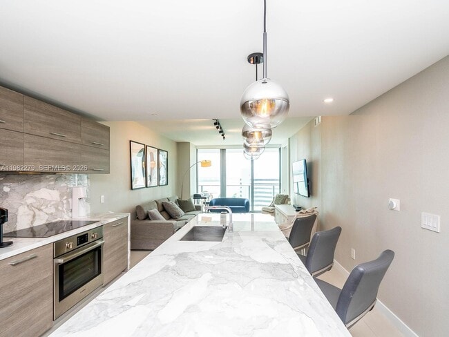 Building Photo - 650 NE 32nd St