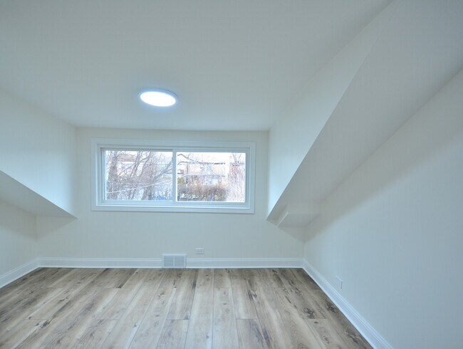Building Photo - 6311 N Lawndale Ave
