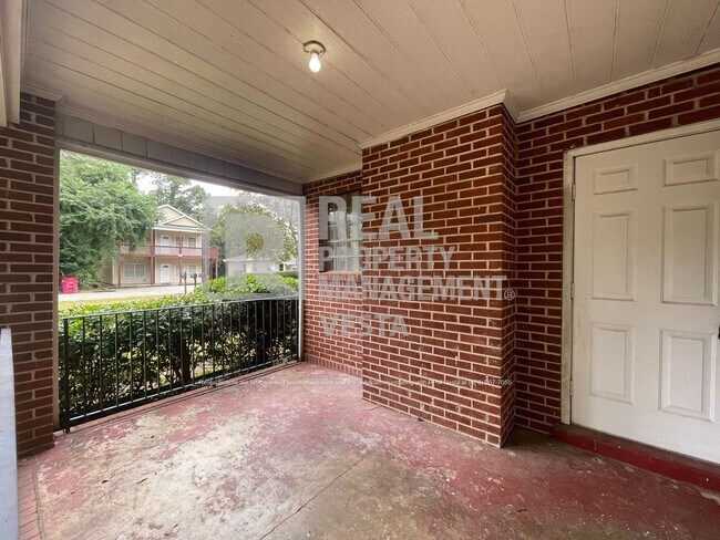 Building Photo - 3163 Highpoint Dr