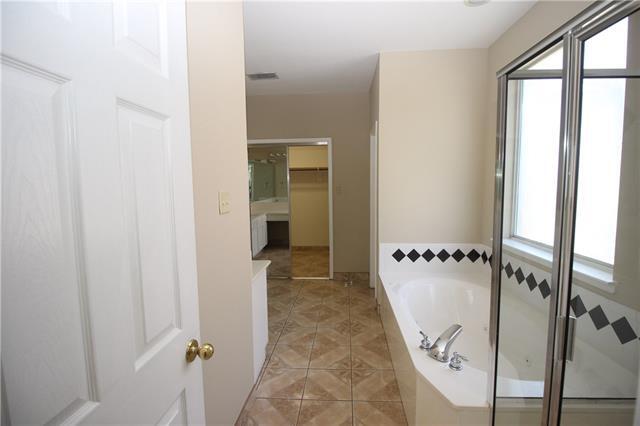 Building Photo - 3845 Gillespie Dr