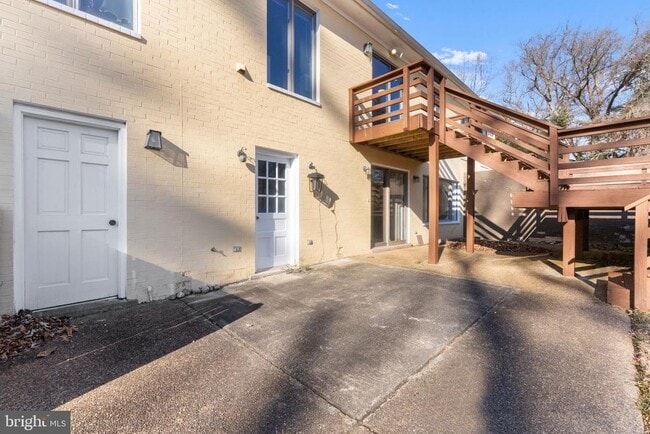 Building Photo - 901 Walker Rd