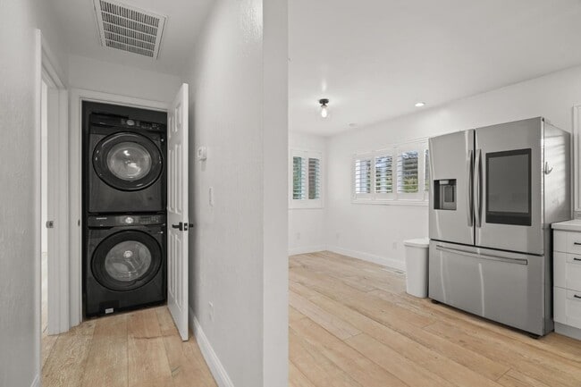 Building Photo - 789 Cañada Rd