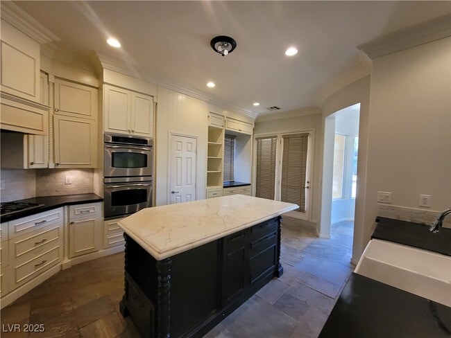 Building Photo - 9338 Wilderness Glen Ave