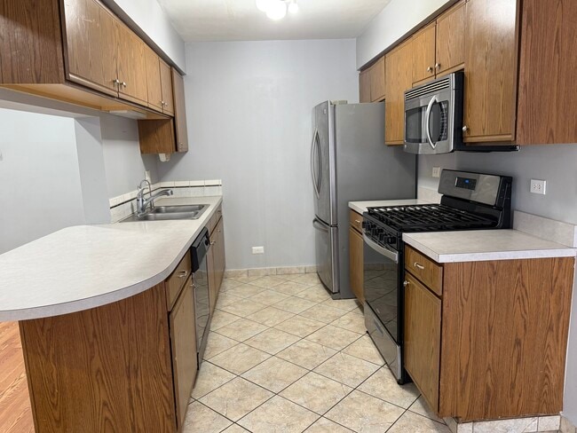 Building Photo - 210 Shadybrook Ln