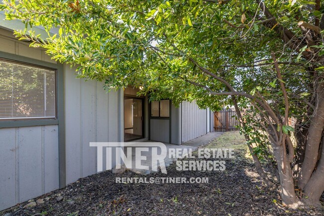 Building Photo - 9282 Corinthian Cir