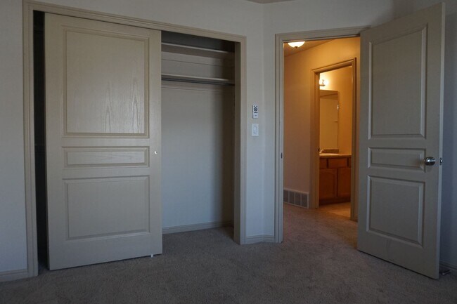 Building Photo - Beautiful Pleasant Grove 6 Bedroom With Mo...