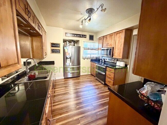 Building Photo - Awesome 4-Bed/2-Bath Craftsman Bungalow House Near Alberta District