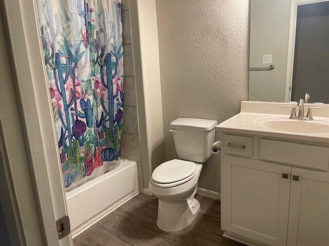 Building Photo - 156 Camelot Pl Ct