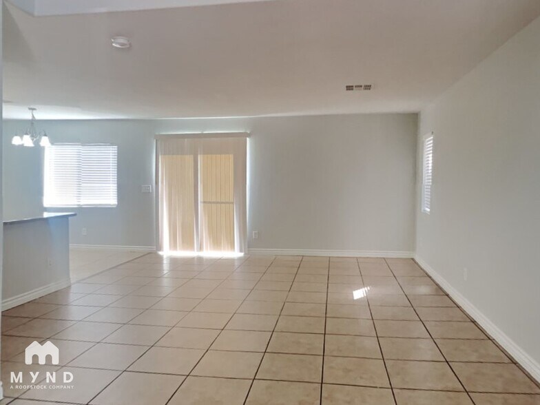 Building Photo - 1021 Cliffbrook Hedge Ave