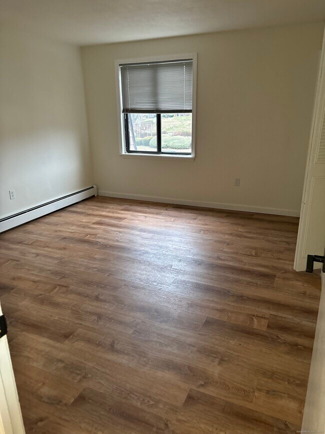 Building Photo - 11 King Arthur Dr