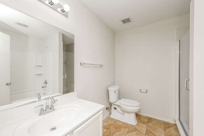 Building Photo - $1,850 4 Bed/2 Bath/2 Garage Ready for Move-in Home in Woodland Creek