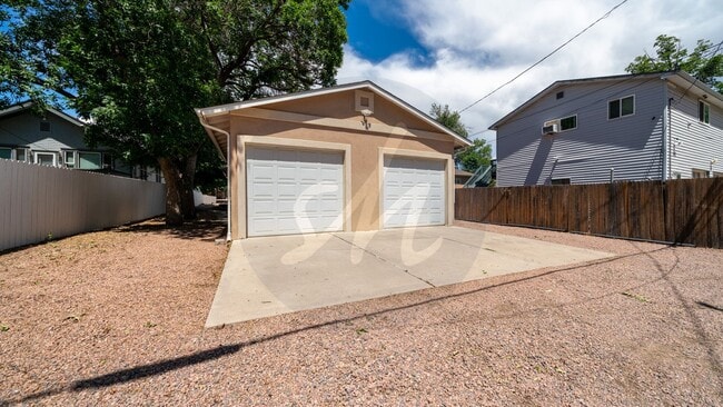 Building Photo - Modern Duplex in Old Colorado City