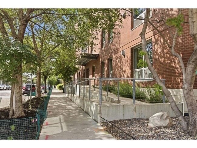 Building Photo - 710 N 4th St