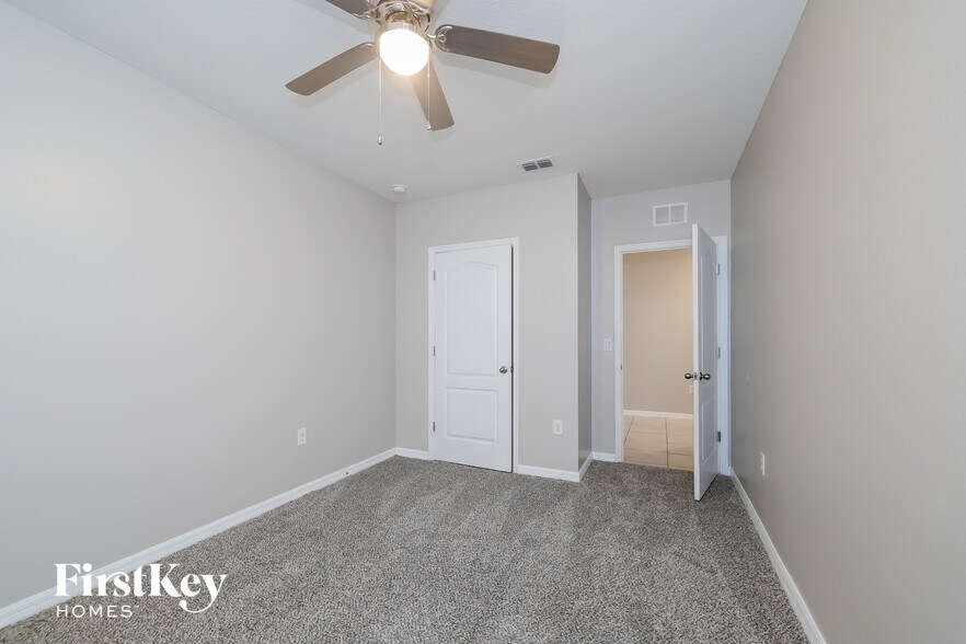 Building Photo - 107 Fall Glo Rd