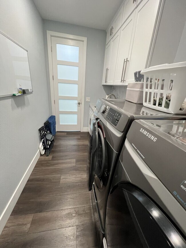 Building Photo - Amazingly Remodeled 4 Bed 4 Bath Luxury Home in North Orange with Solar!