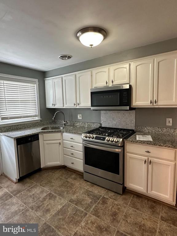 Building Photo - 1530 Cottage Ln