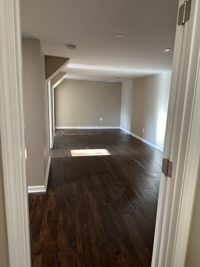 Building Photo - 741 Barron Dr