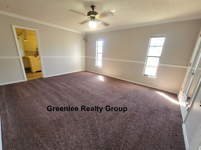 Building Photo - Large 3 Bed/2Bath/2 Car Garage Home in Port Richey- 1914 sqft!