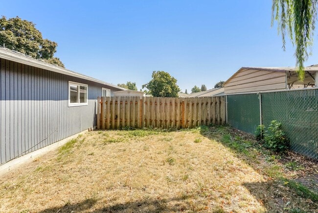 Building Photo - State Duplex - VPM482830S-6