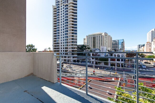 Building Photo - 611 W G St