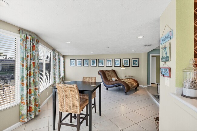 Building Photo - 1155 Bogey Ln