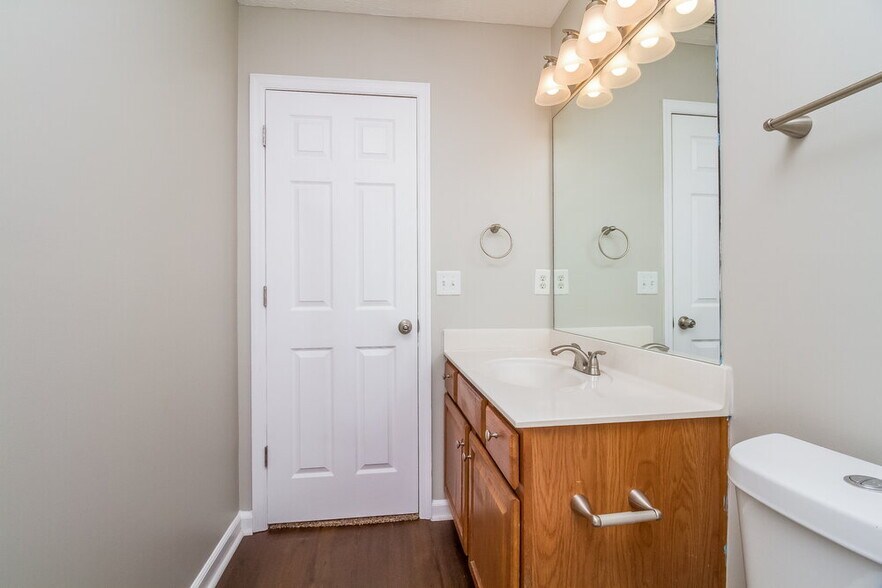 Building Photo - 365 Clearlake Dr