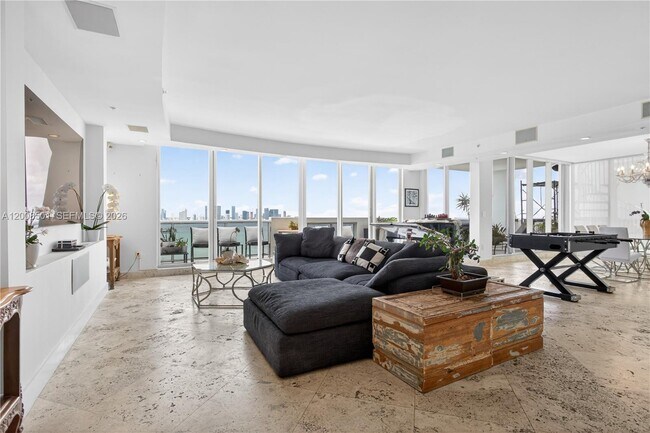 Building Photo - 1900 Sunset Harbour Dr