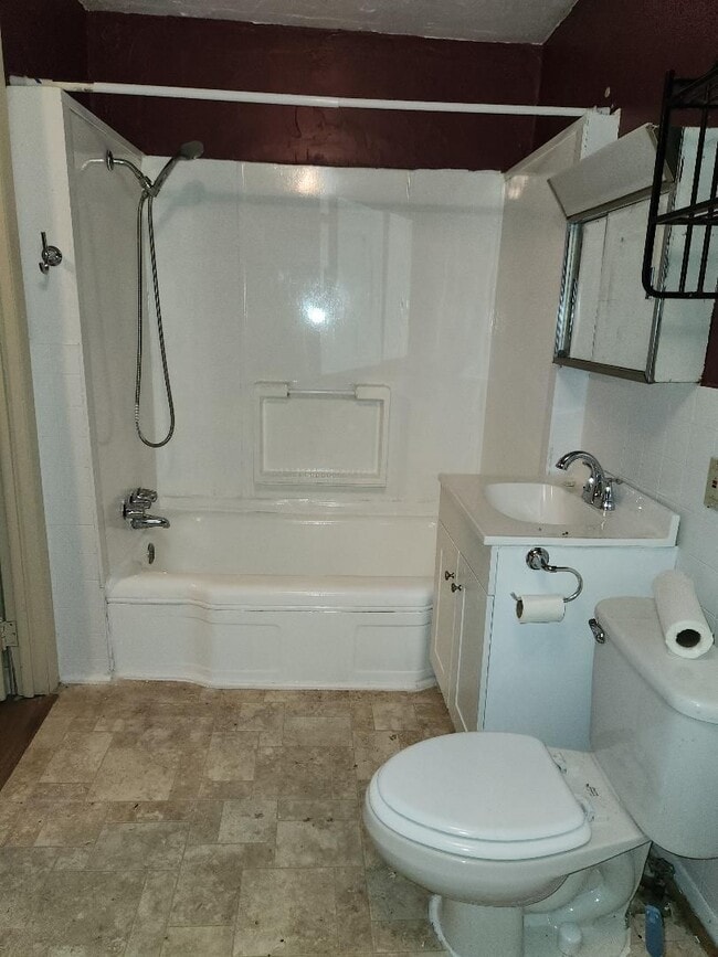 Building Photo - 2 bedroom 1 bath home