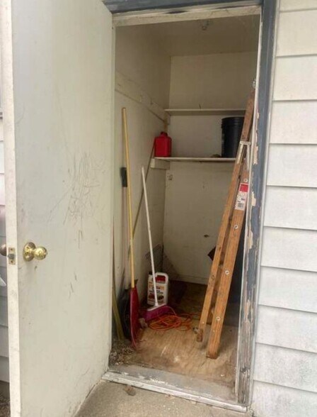 Building Photo - 1038 S Worth Ave