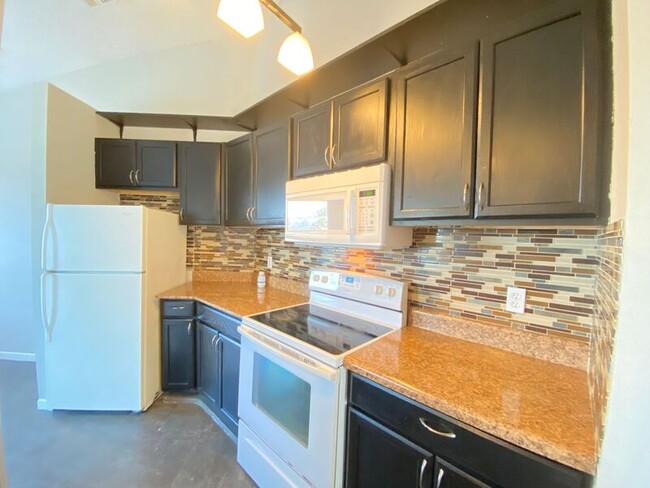 Building Photo - 2524 Woodgate Blvd